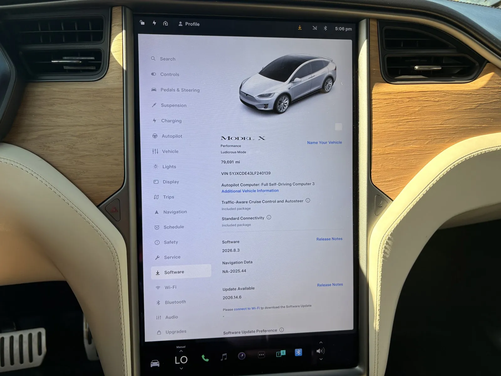 Tesla Model X photo 12