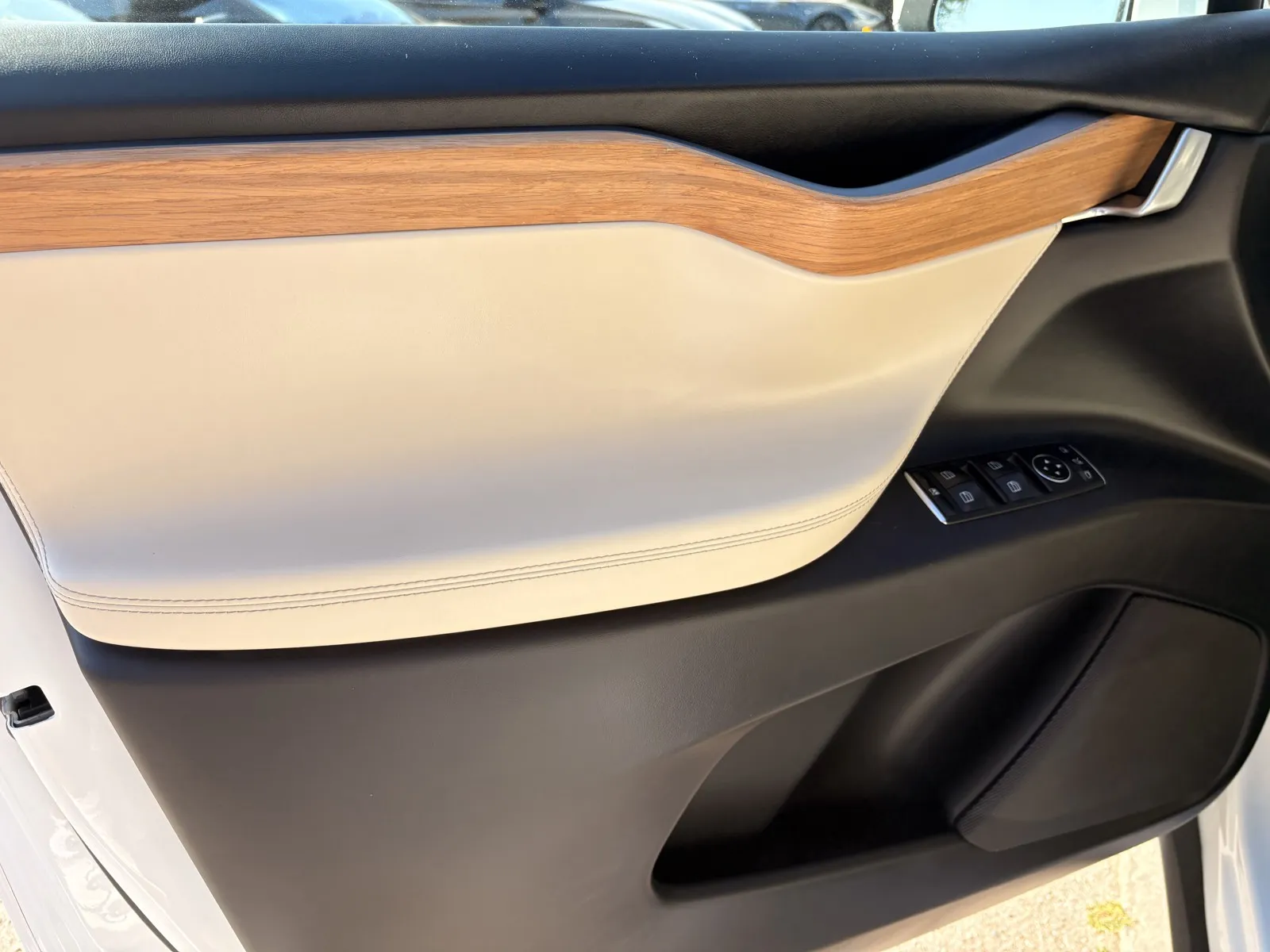 Tesla Model X photo 11