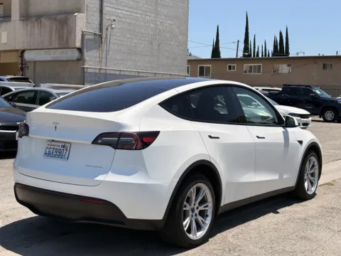 More photos of 2023 Tesla Model Y Long Range at Premium Autos - El Monte, CA