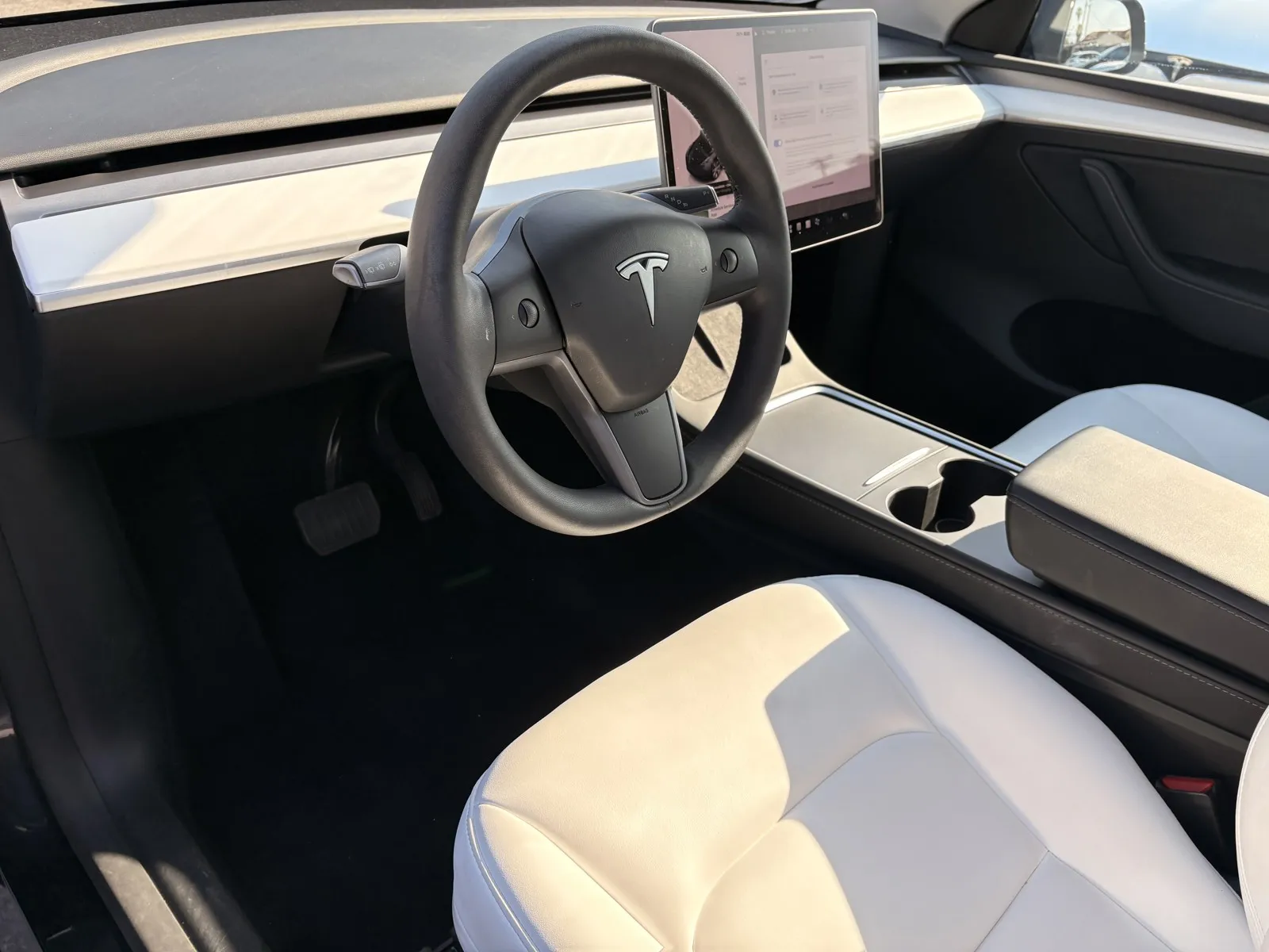 Tesla Model Y photo 10