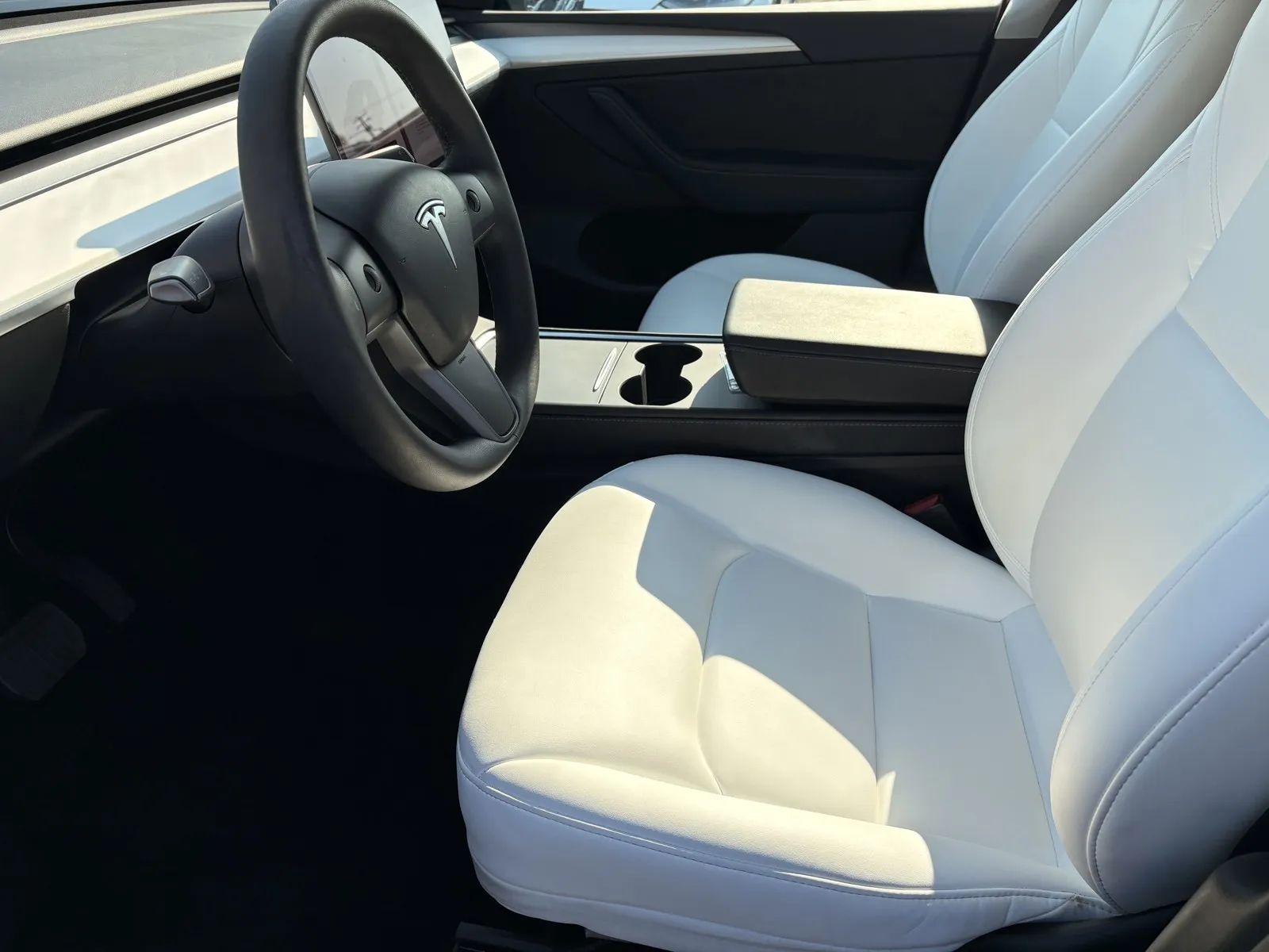 Tesla Model Y photo 11