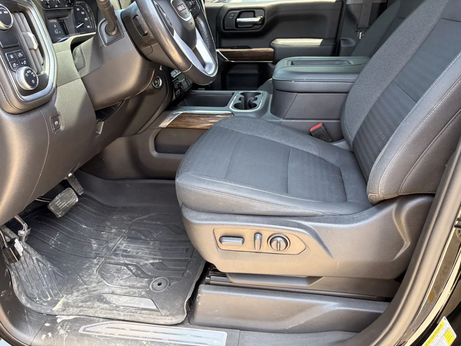 GMC Sierra photo 12
