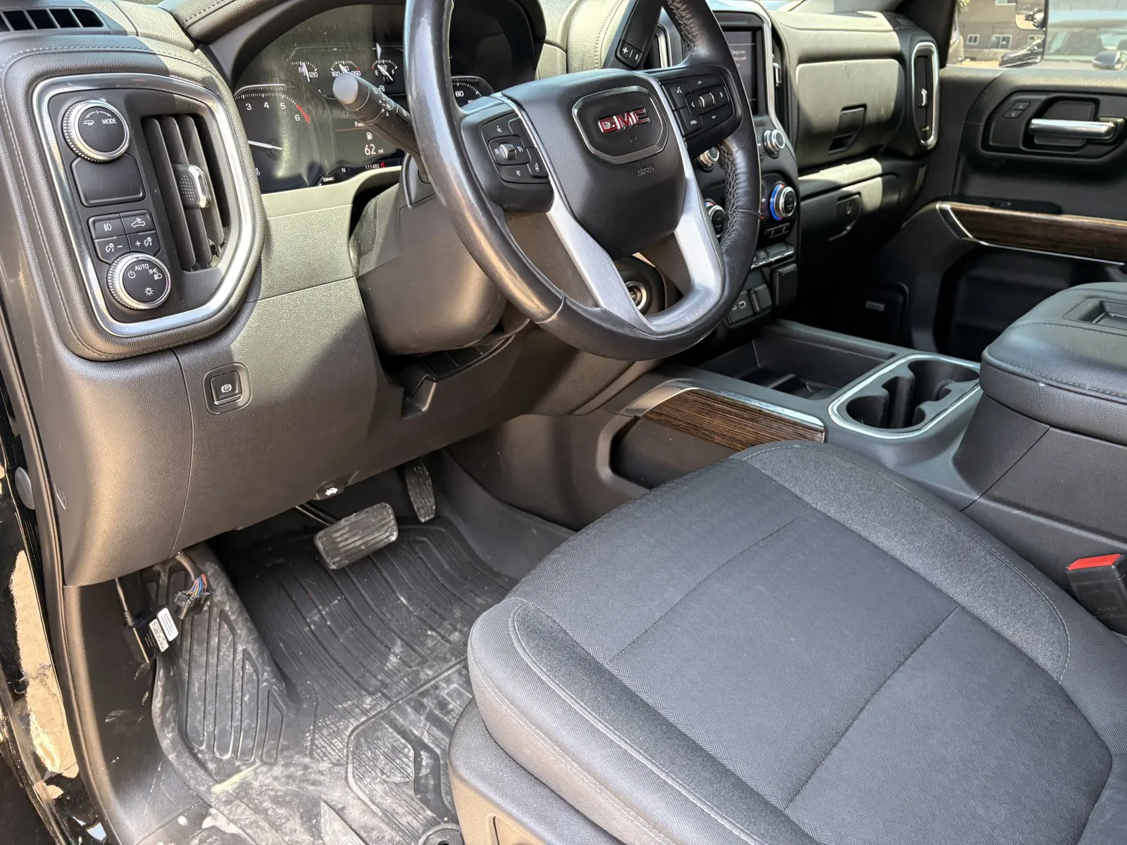 GMC Sierra photo 11