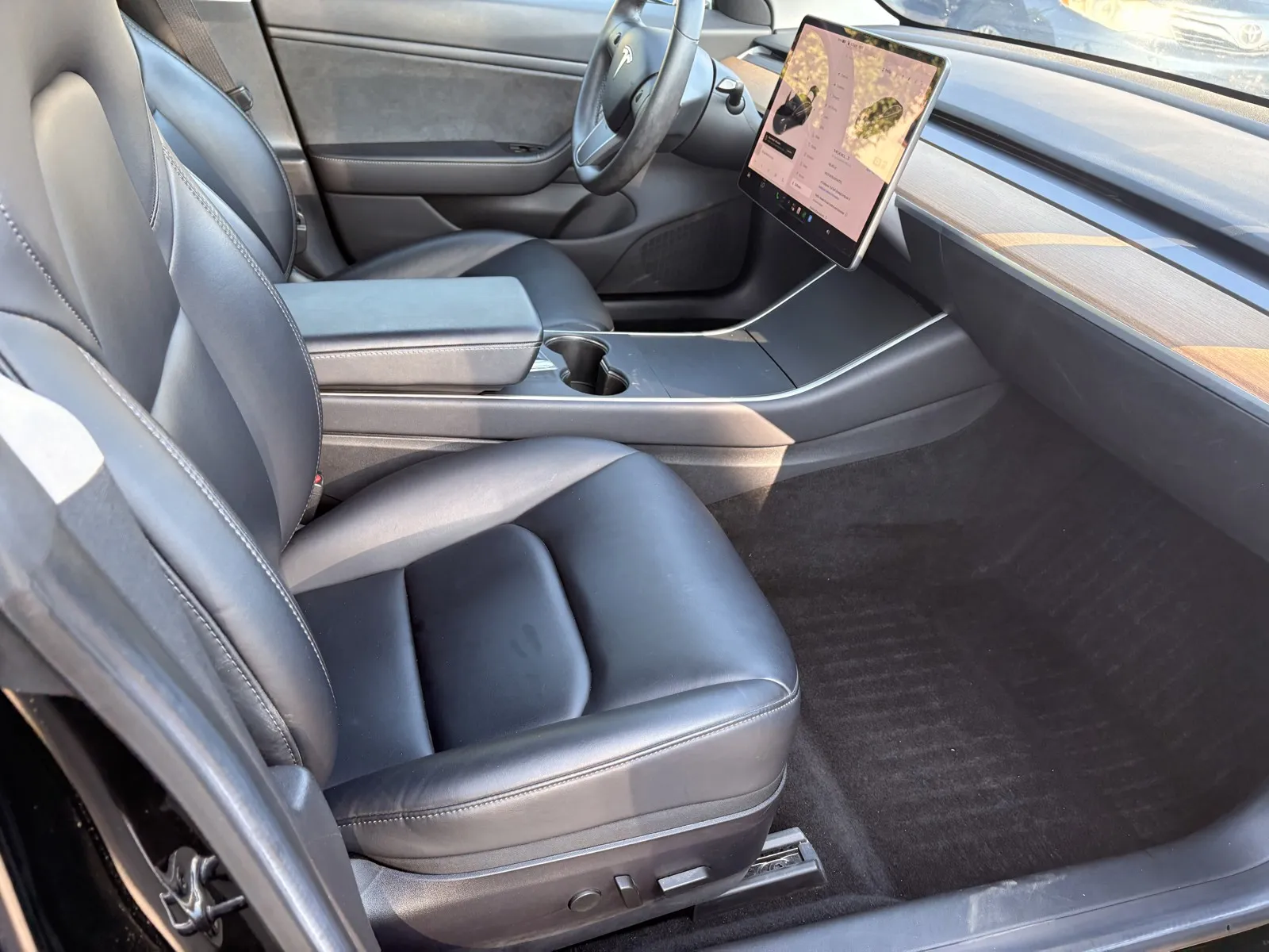 Tesla Model 3 photo 6