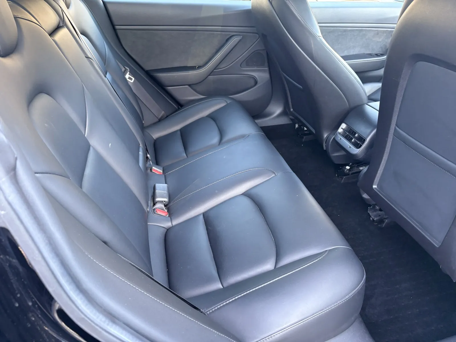 Tesla Model 3 photo 7