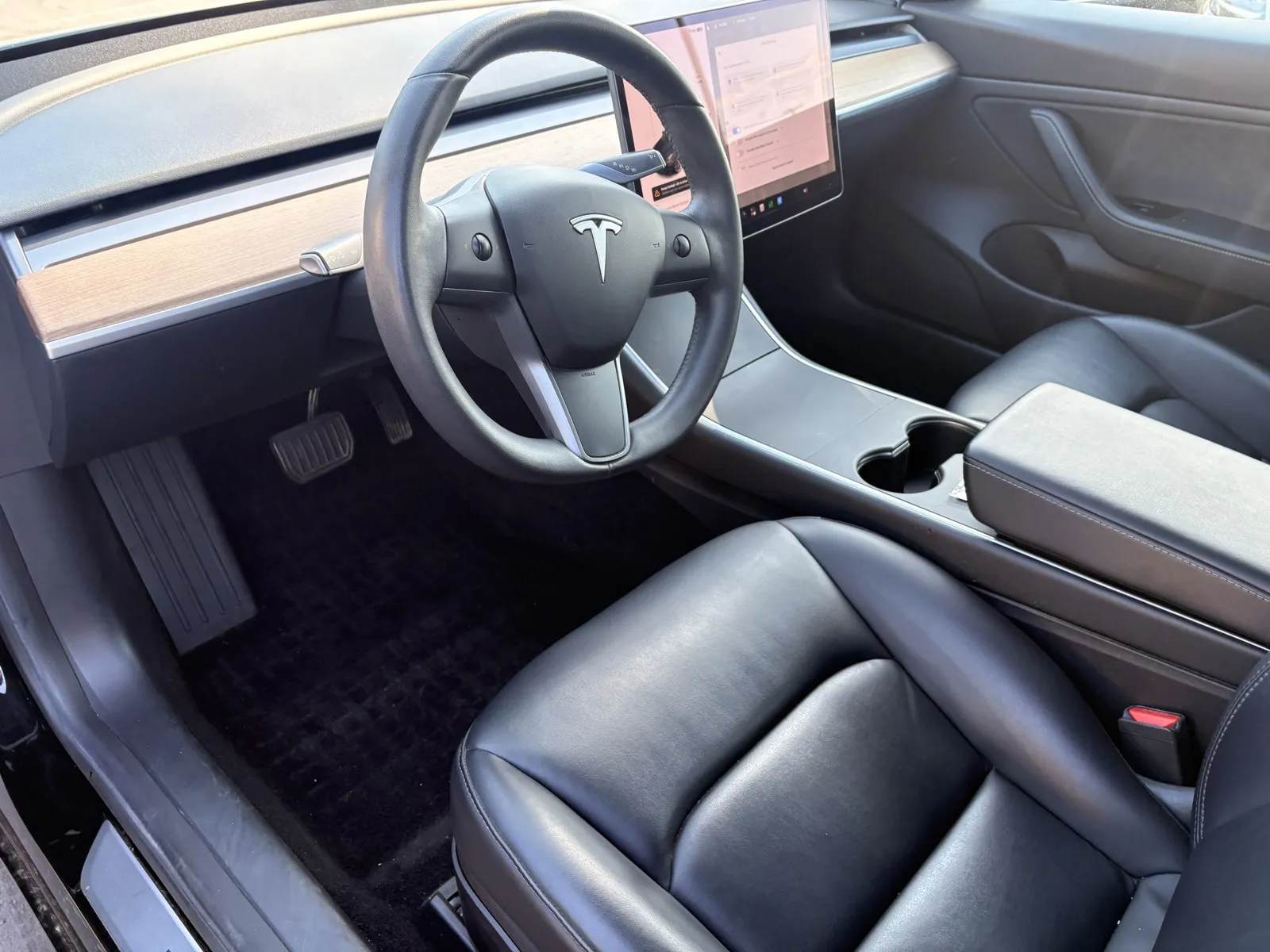 Tesla Model 3 photo 10