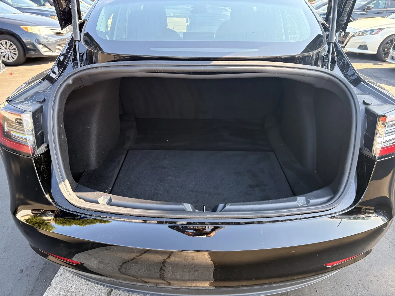 Tesla Model 3 photo 8