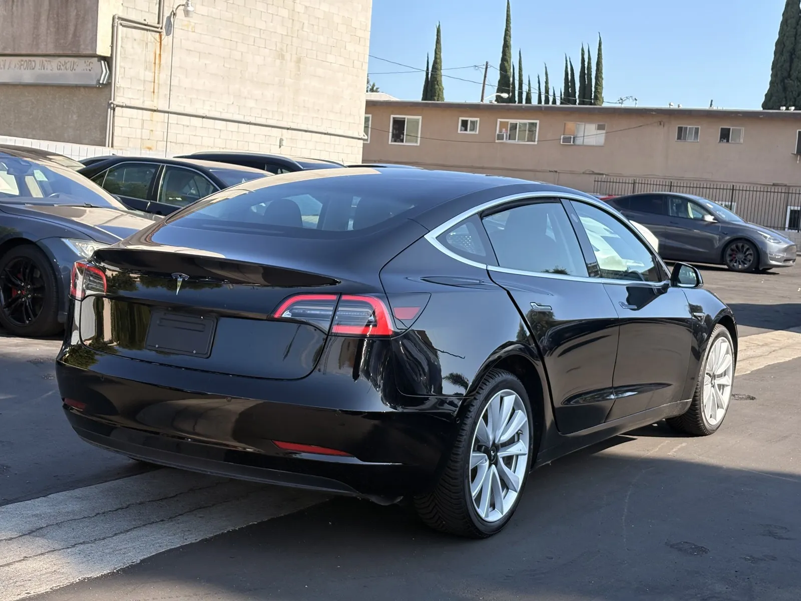 Tesla Model 3 photo 4