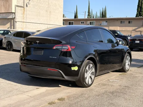 More photos of 2022 Tesla Model Y Long Range at Premium Autos - El Monte, CA