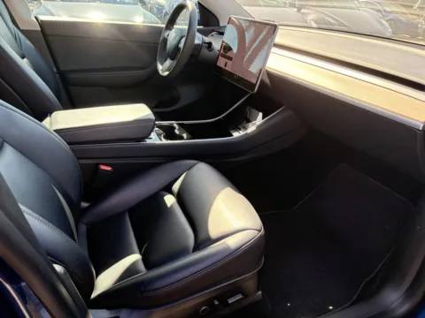 More photos of 2021 Tesla Model Y Long Range at Premium Autos - El Monte, CA