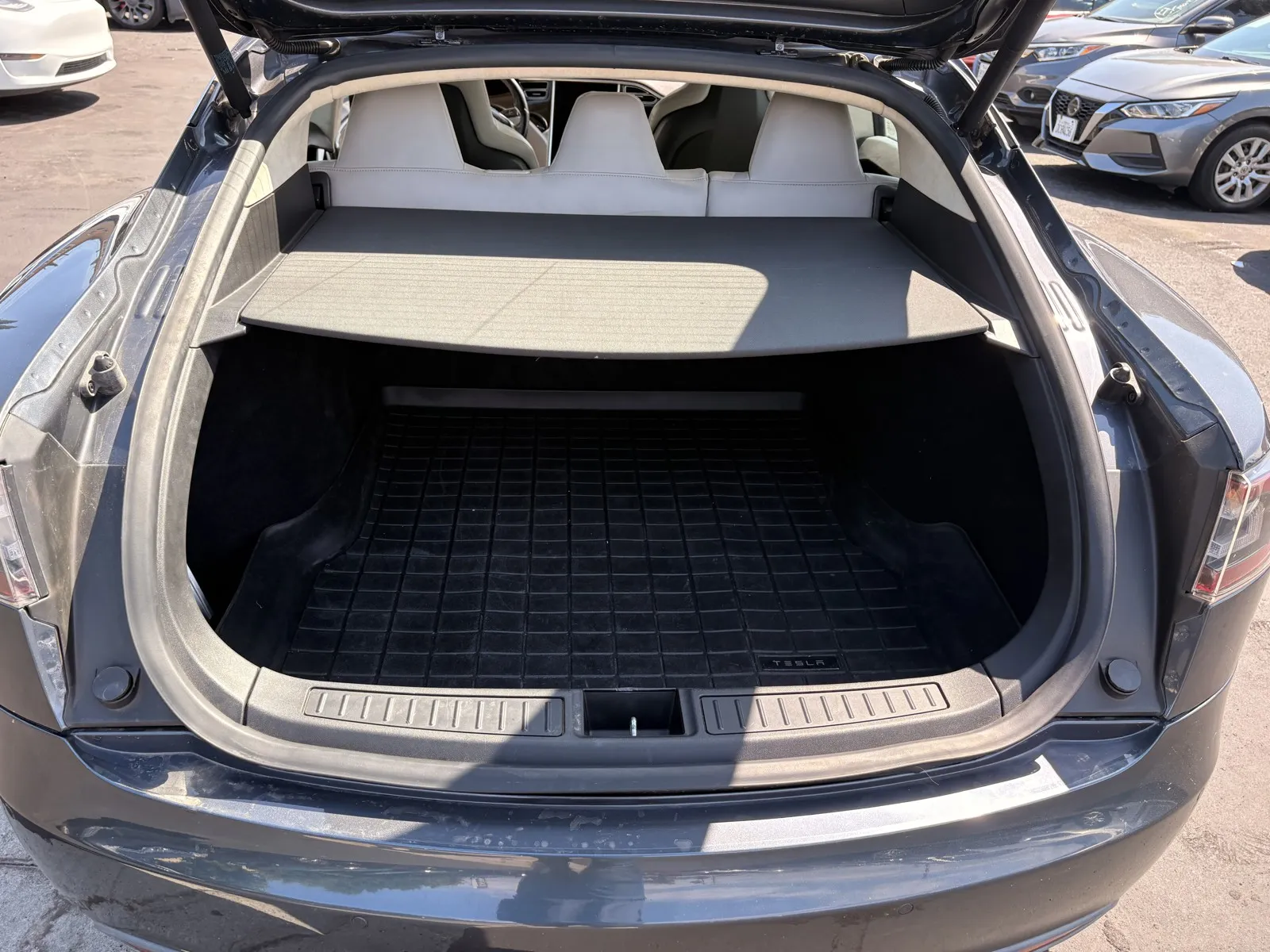 Tesla Model S photo 8