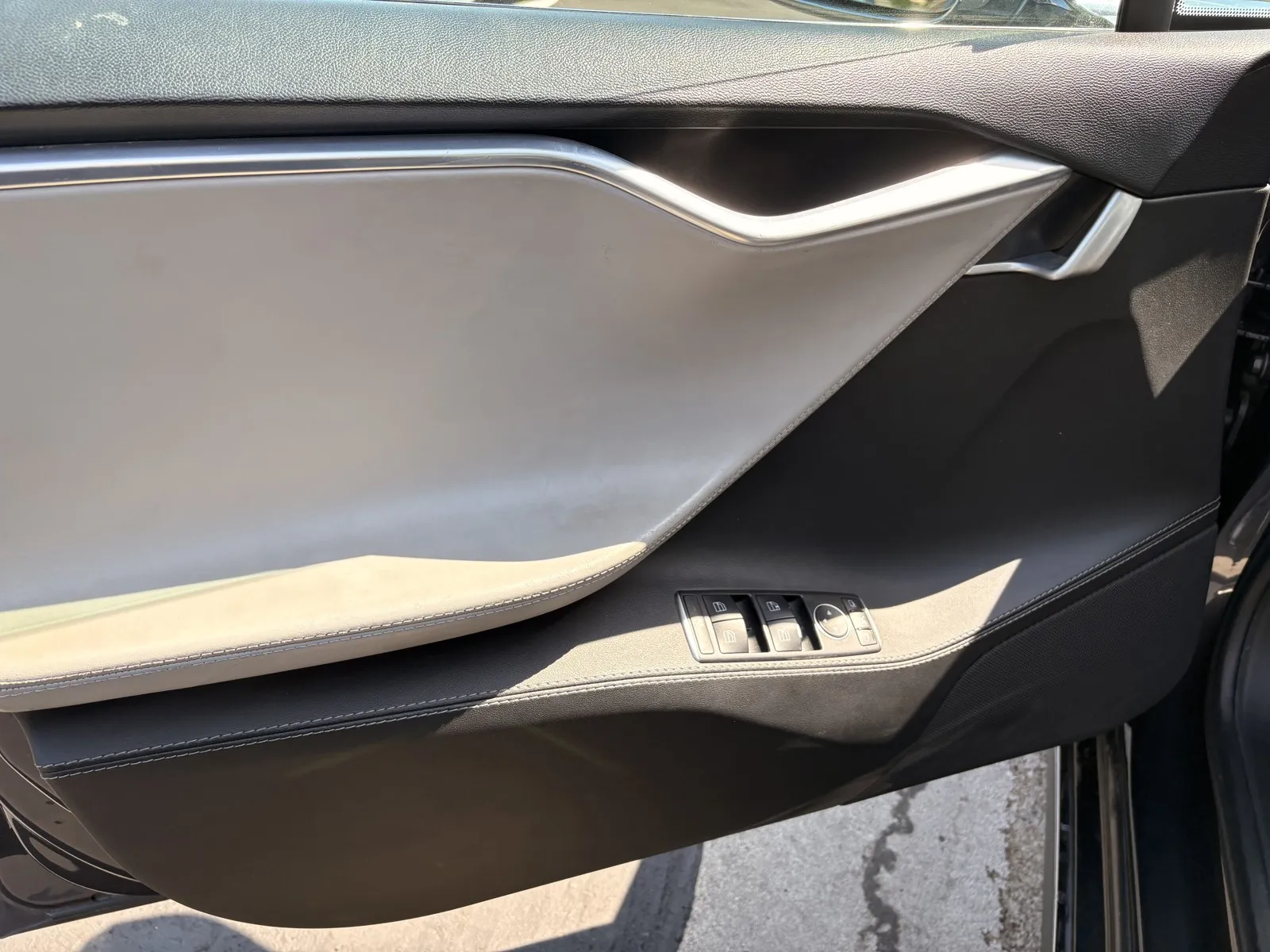 Tesla Model S photo 12