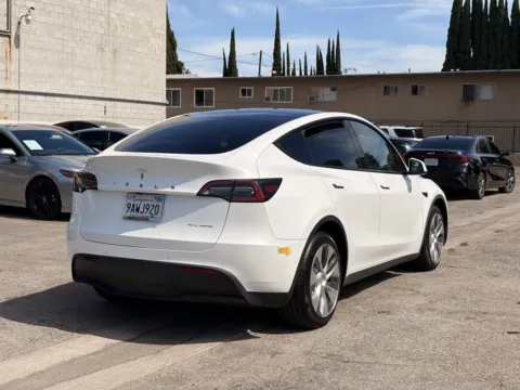 More photos of 2022 Tesla Model Y Long Range at Premium Autos - El Monte, CA