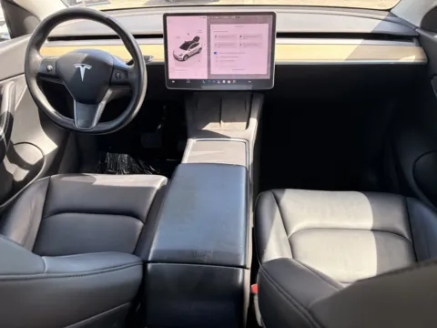 More photos of 2022 Tesla Model Y Long Range at Premium Autos - El Monte, CA