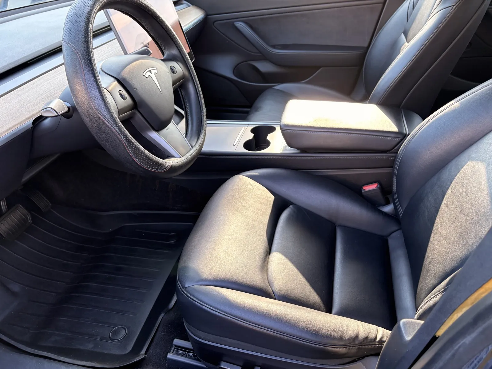 Tesla Model 3 photo 11
