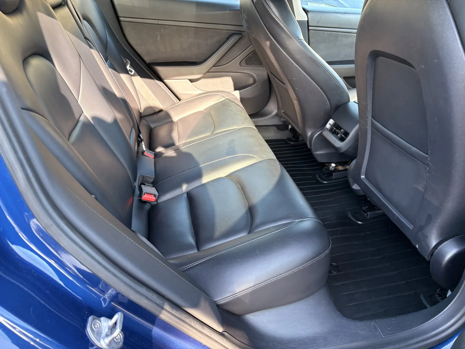 Tesla Model 3 photo 7
