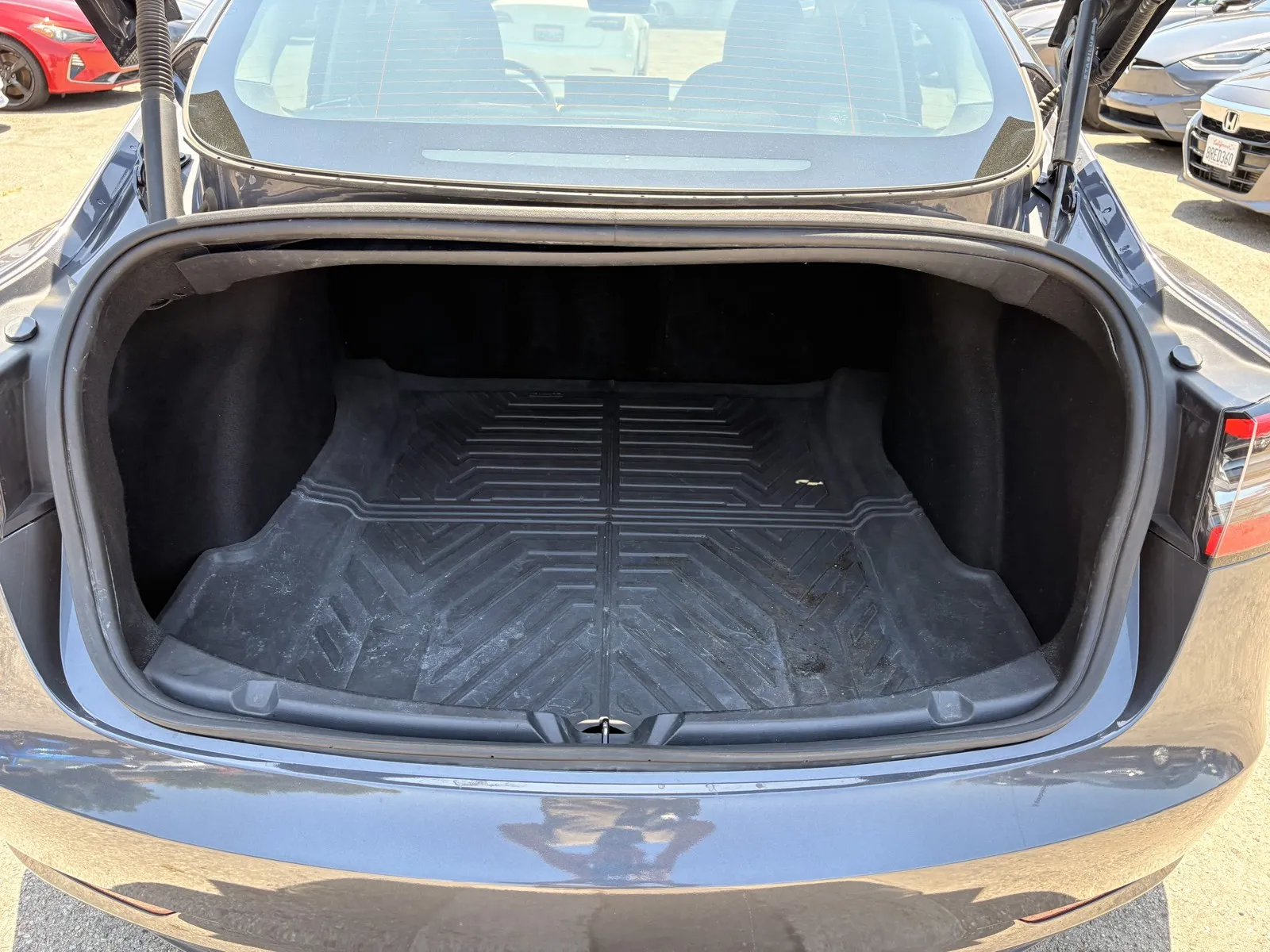 Tesla Model 3 photo 8