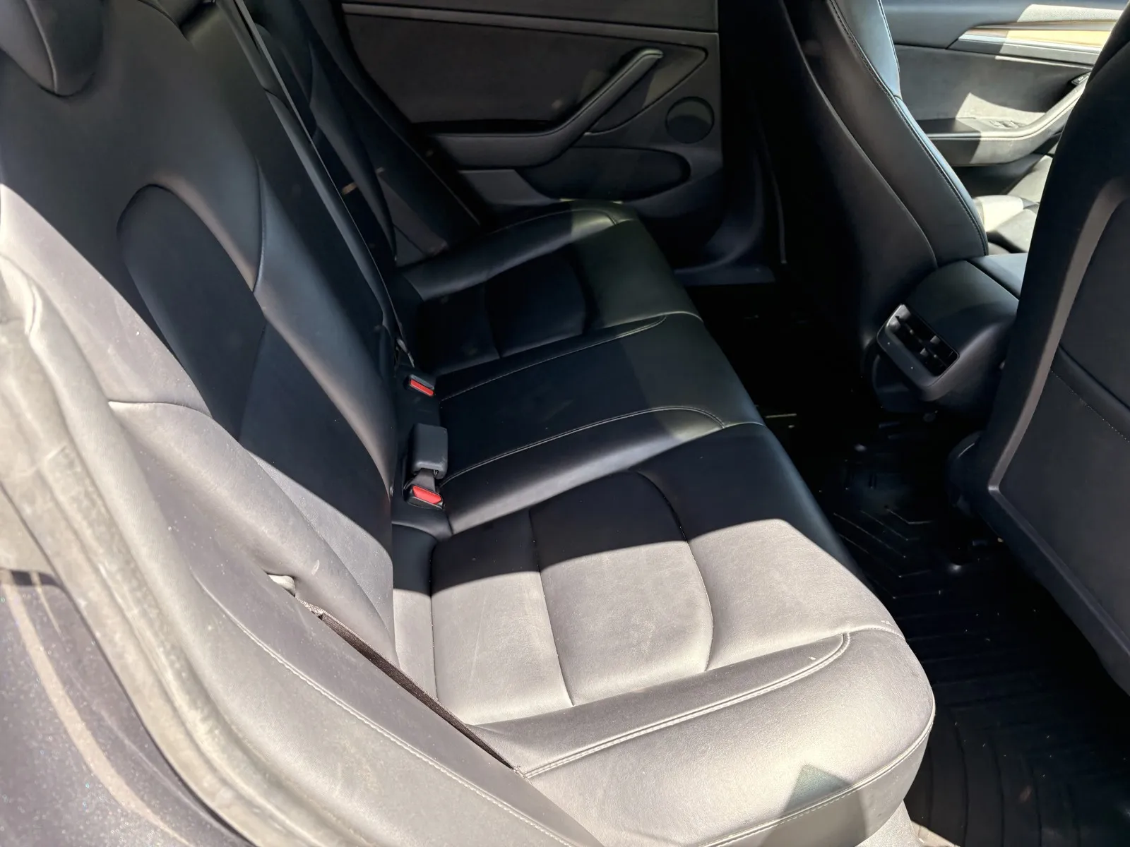 Tesla Model 3 photo 7