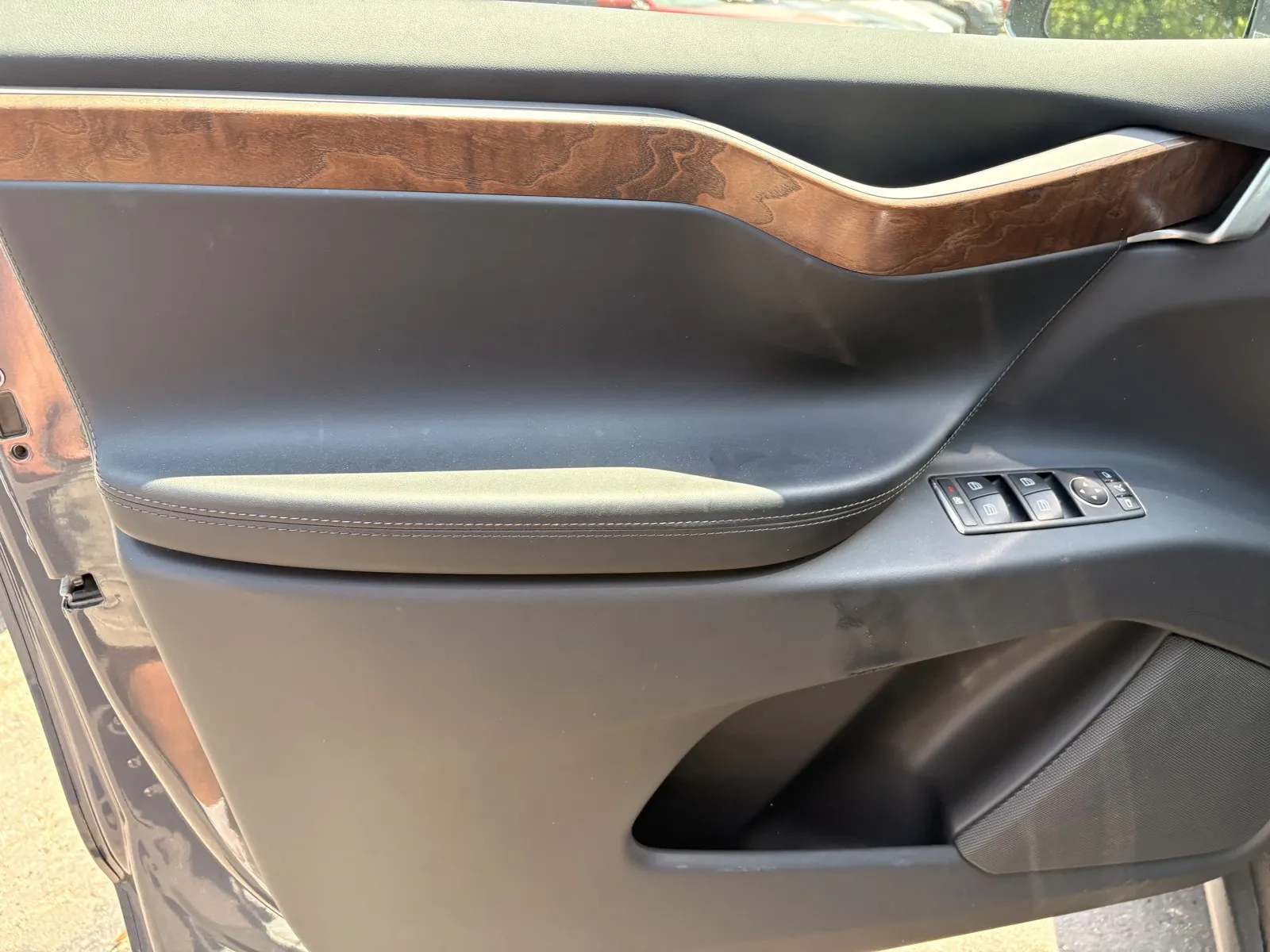 Tesla Model X photo 11