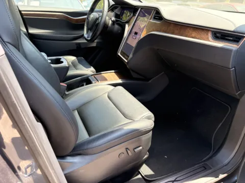 More photos of 2020 Tesla Model X Long Range Plus at Premium Autos - El Monte, CA