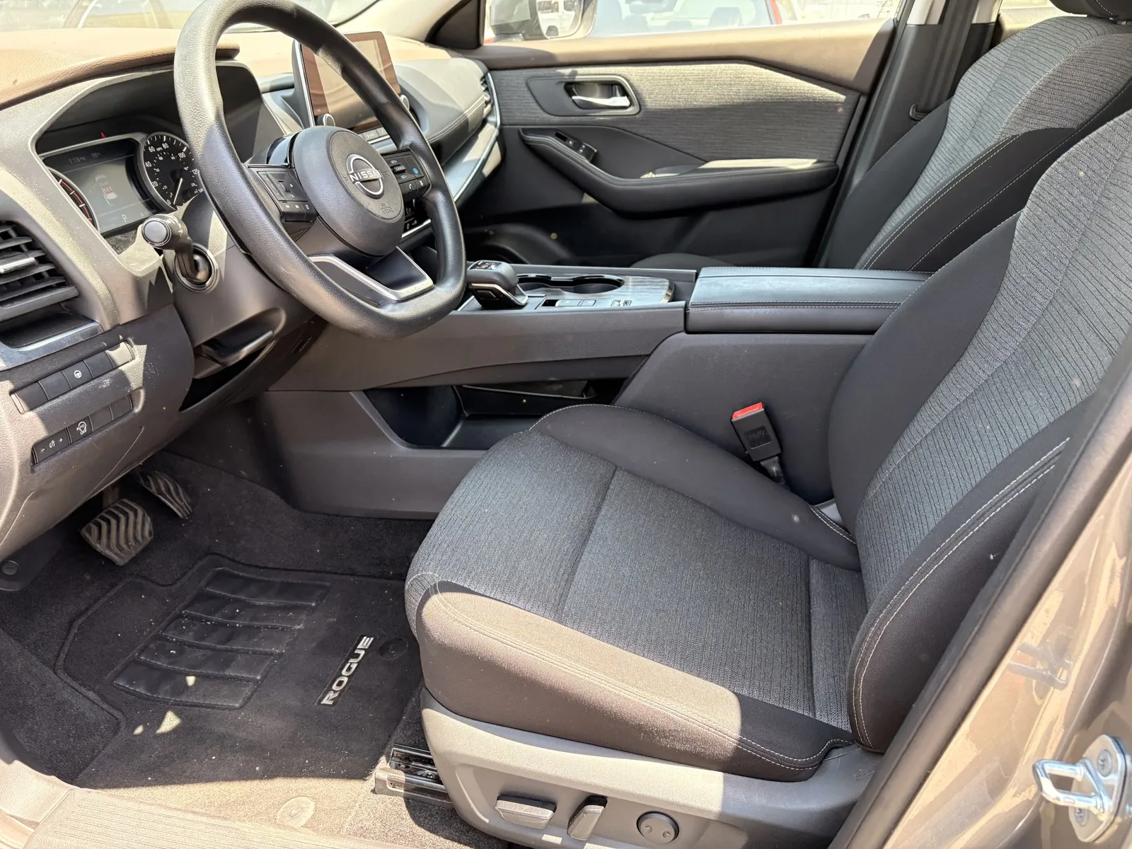 Nissan Rogue photo 11