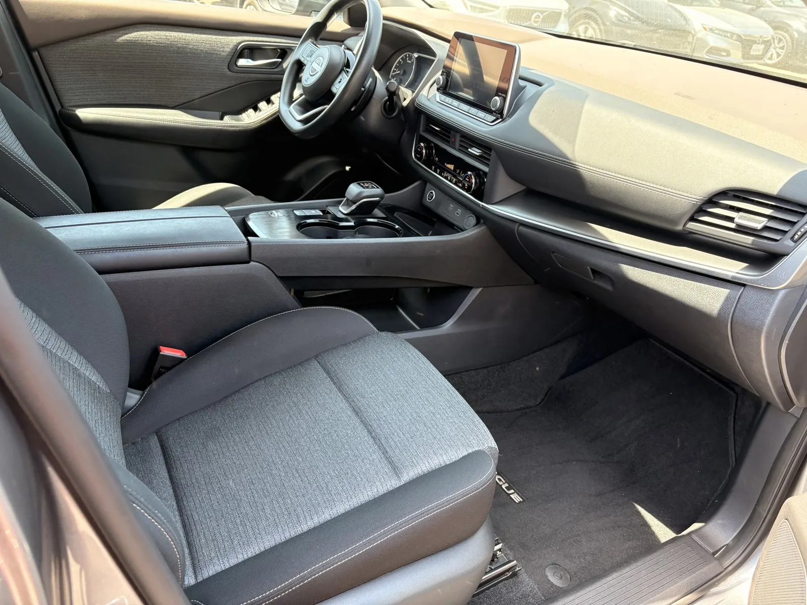 Nissan Rogue photo 6