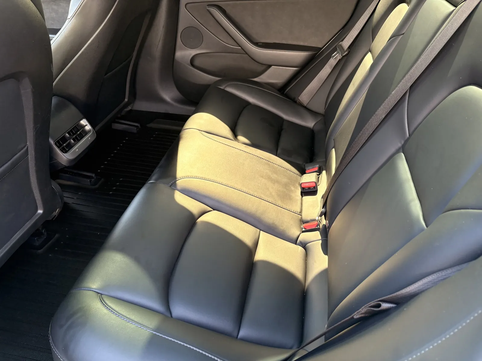 Tesla Model 3 photo 9