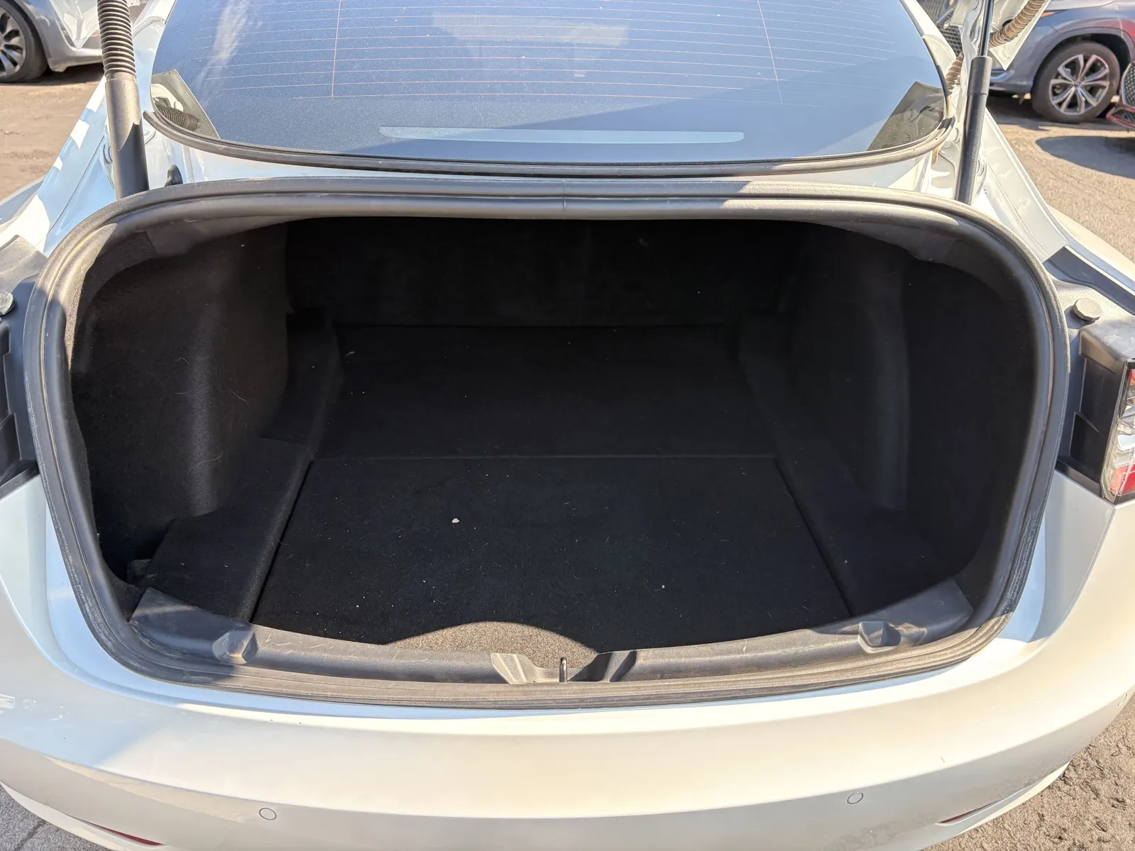 Tesla Model 3 photo 8