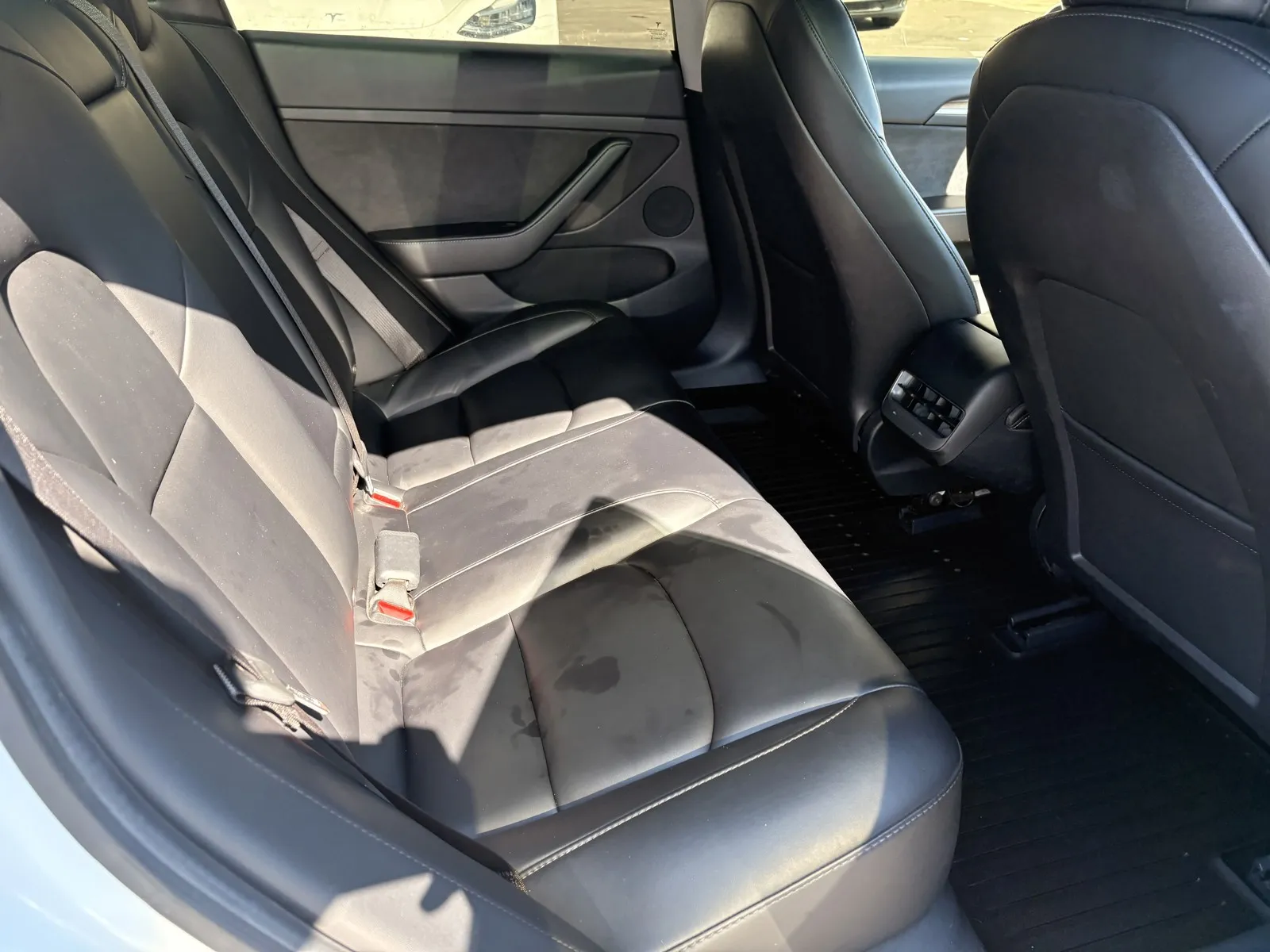 Tesla Model 3 photo 7