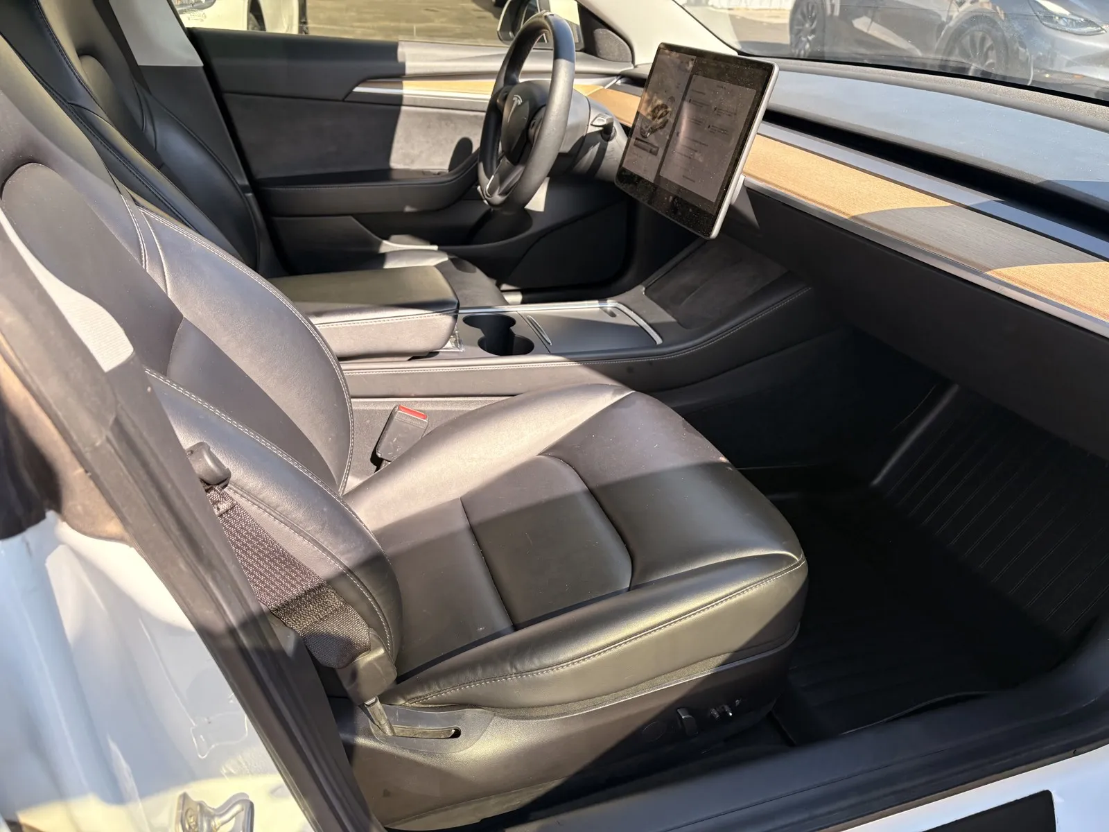 Tesla Model 3 photo 6