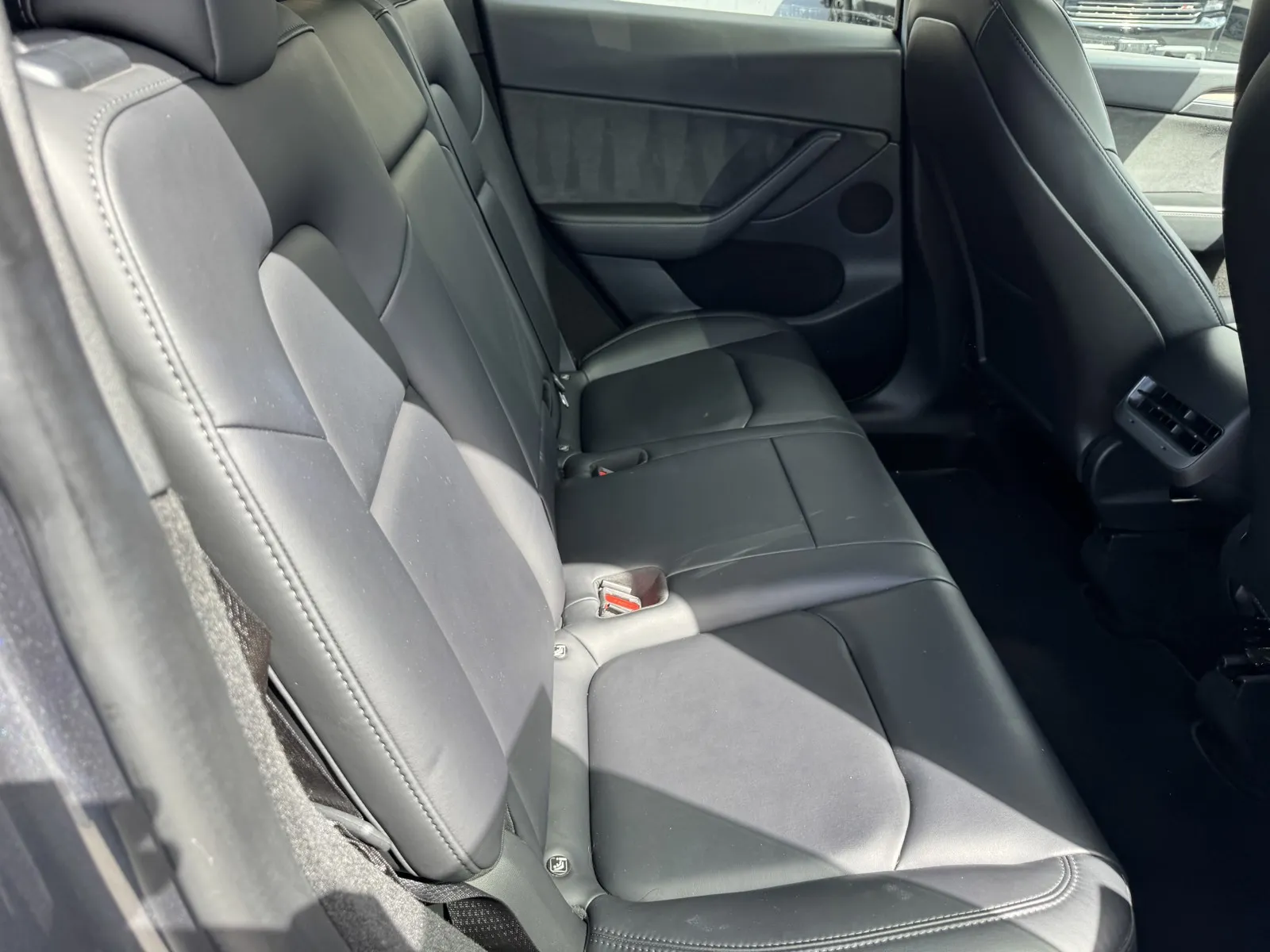 Tesla Model Y photo 8
