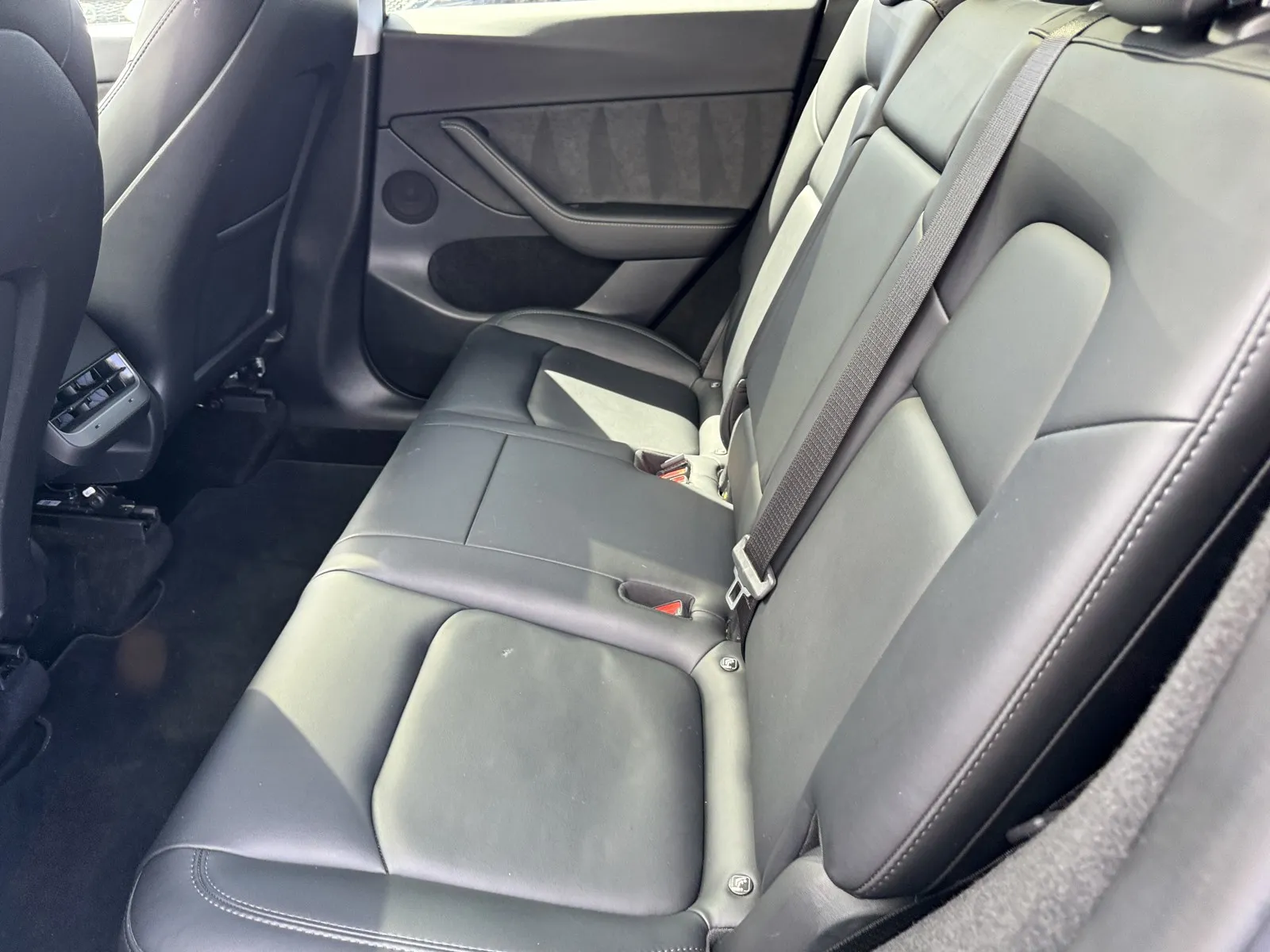 Tesla Model Y photo 10