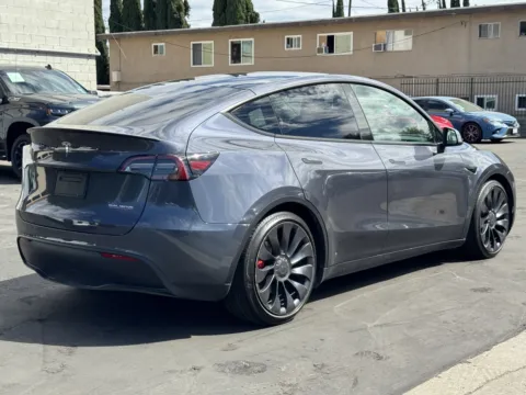More photos of 2023 Tesla Model Y Performance at Premium Autos - El Monte, CA