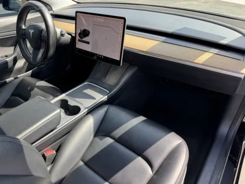 More photos of 2021 Tesla Model 3 Standard Range Plus at Premium Autos - El Monte, CA