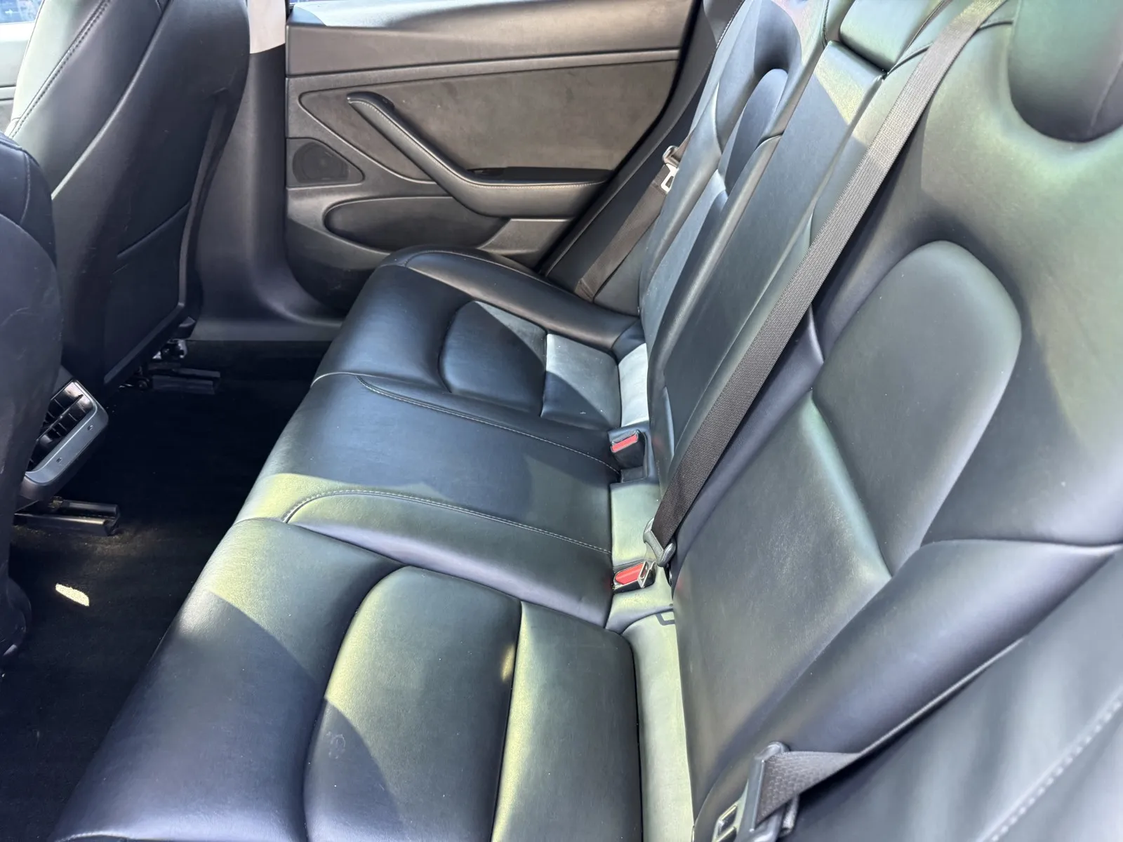 Tesla Model 3 photo 9
