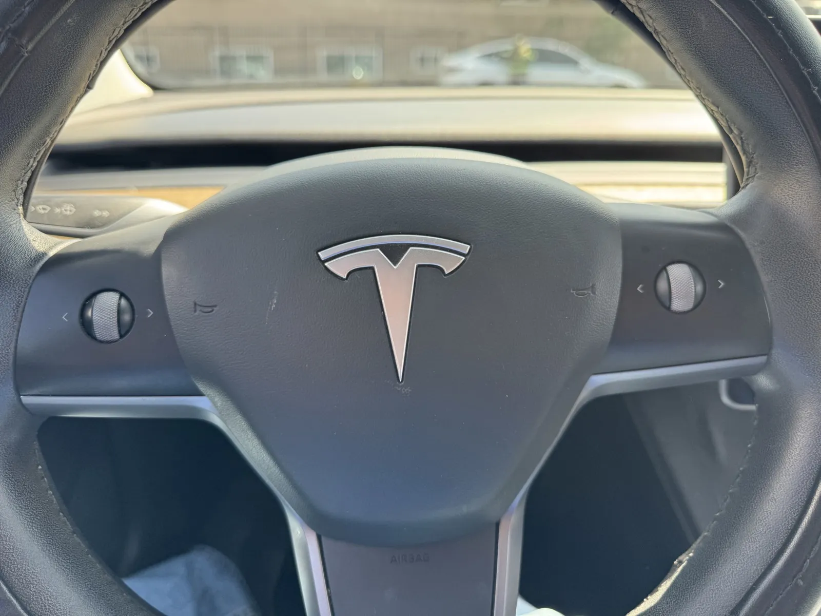 Tesla Model 3 photo 19