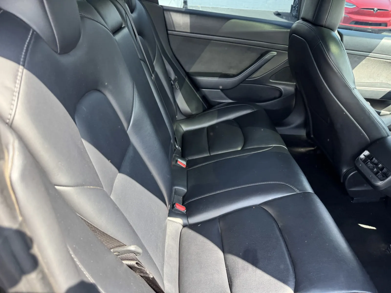 Tesla Model 3 photo 7