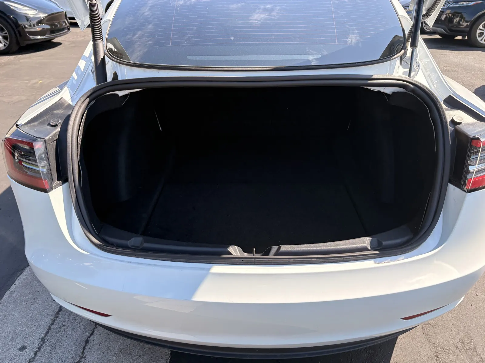 Tesla Model 3 photo 8