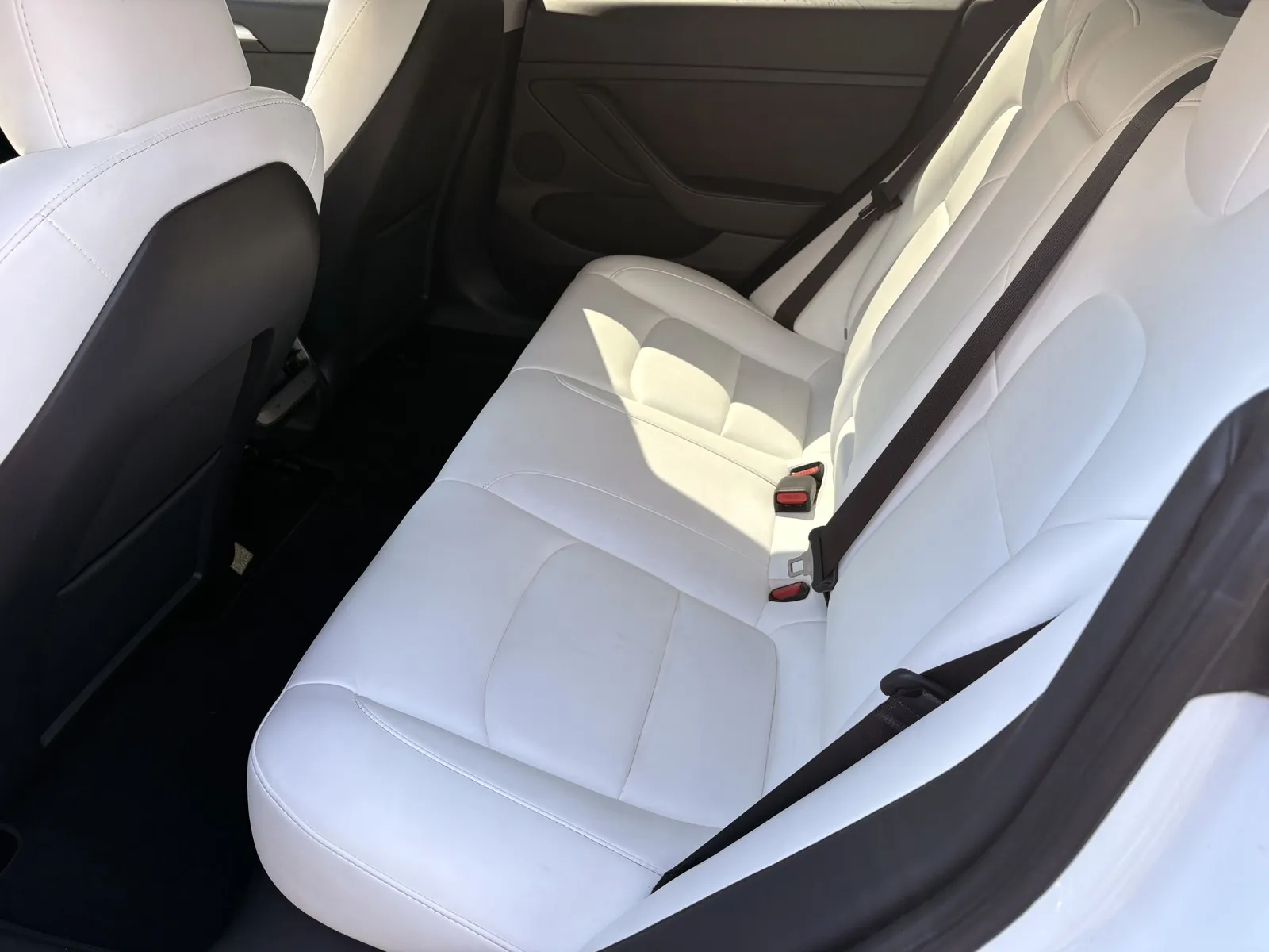 Tesla Model 3 photo 9