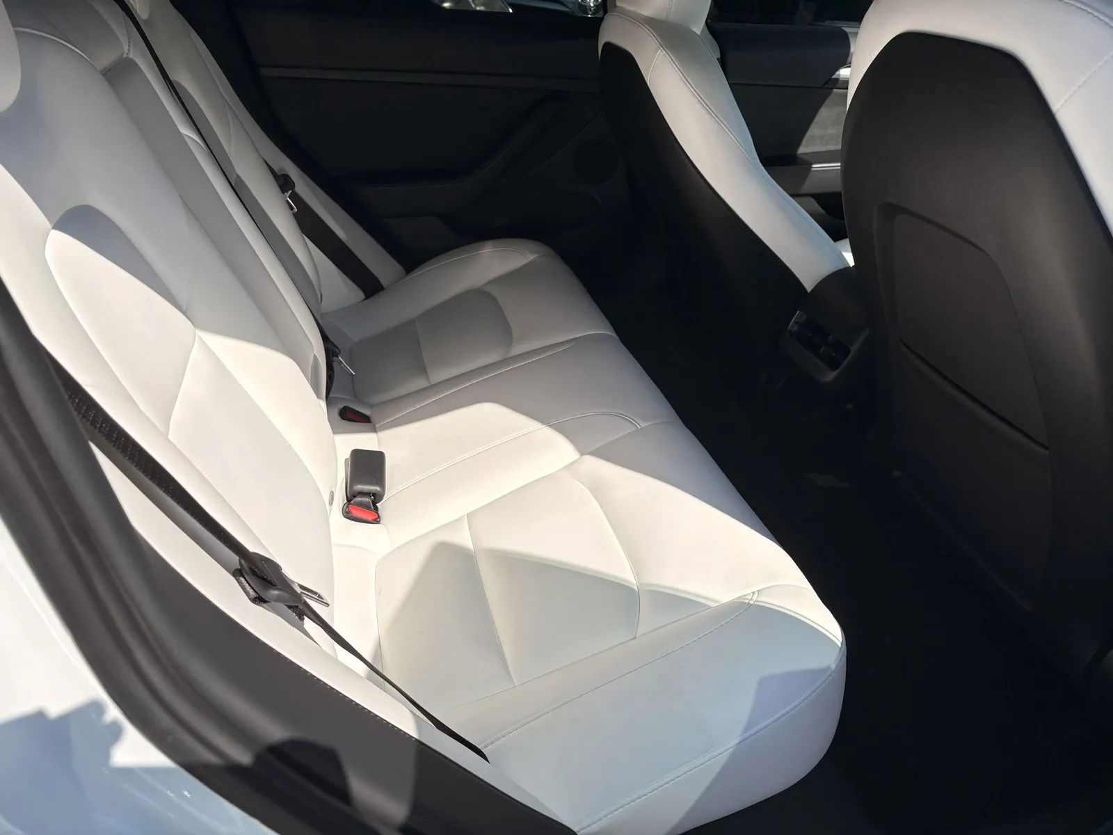 Tesla Model 3 photo 7
