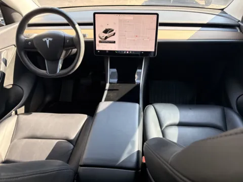 More photos of 2021 Tesla Model Y Long Range at Premium Autos - El Monte, CA