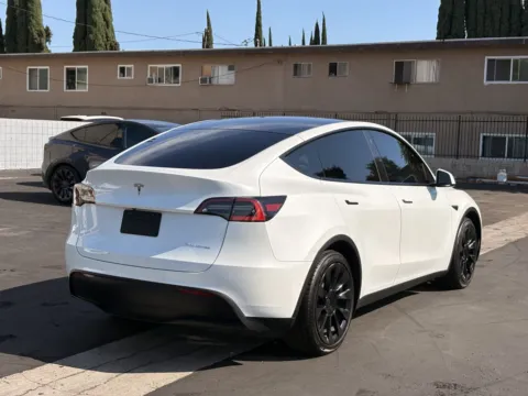 More photos of 2021 Tesla Model Y Long Range at Premium Autos - El Monte, CA