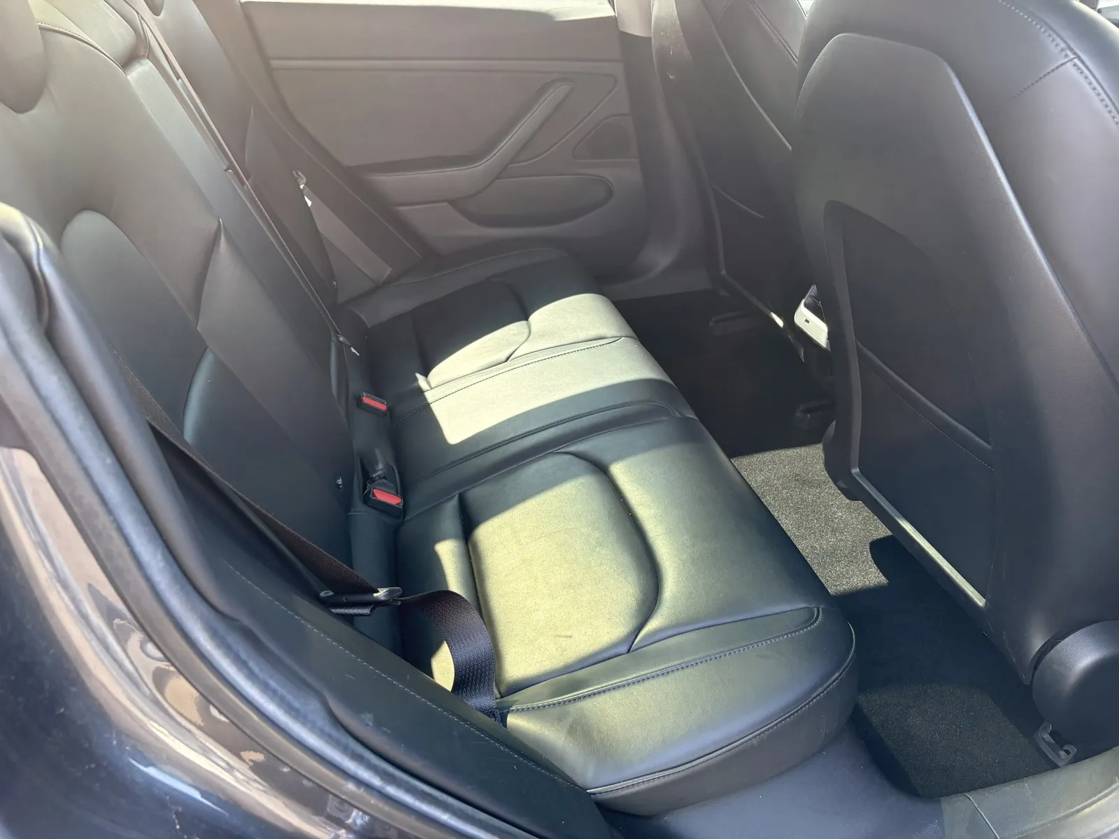 Tesla Model 3 photo 7