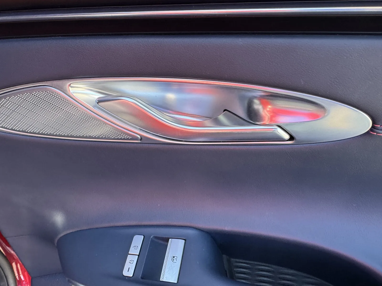 Genesis GV70 photo 11