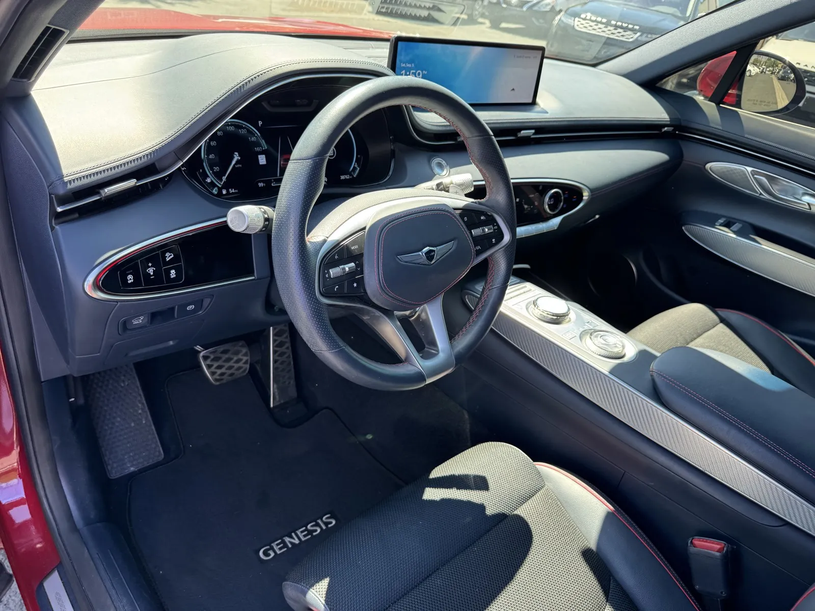 Genesis GV70 photo 13