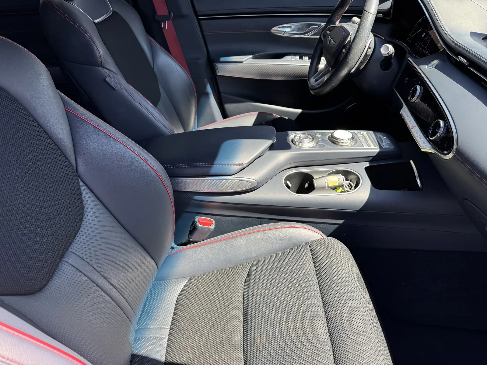 Genesis GV70 photo 6