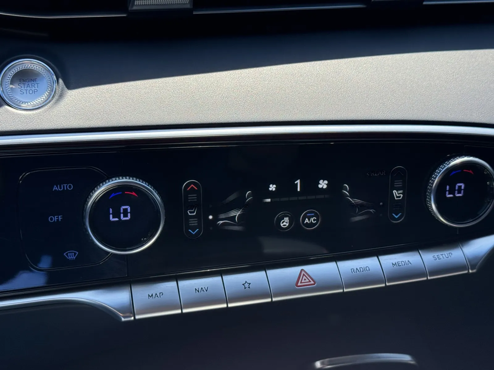 Genesis GV70 photo 18