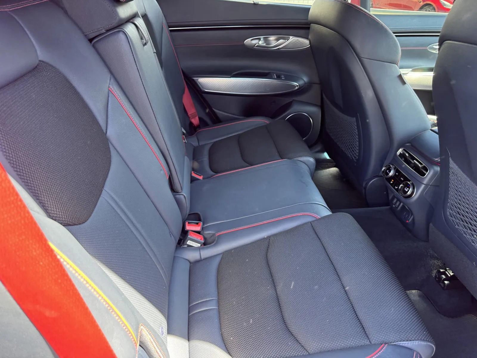 Genesis GV70 photo 9