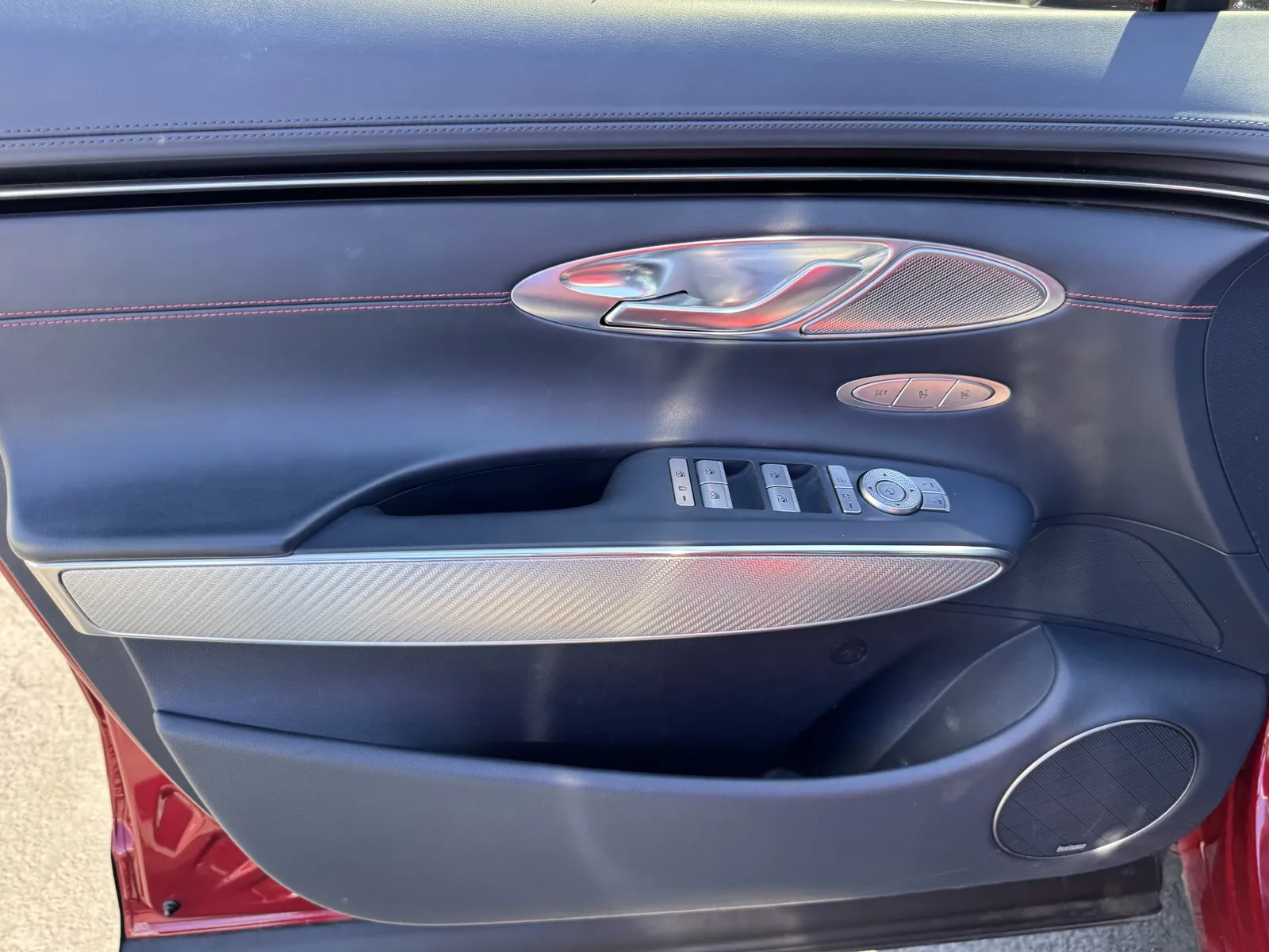 Genesis GV70 photo 15