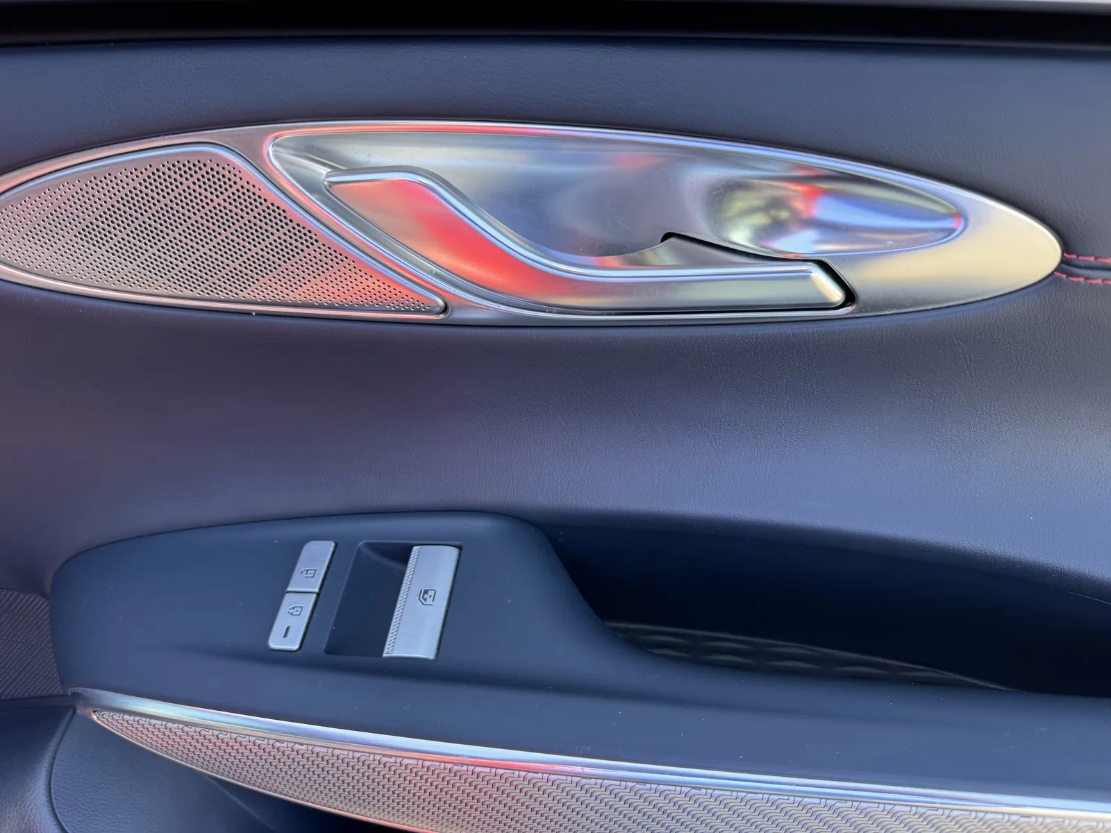 Genesis GV70 photo 8